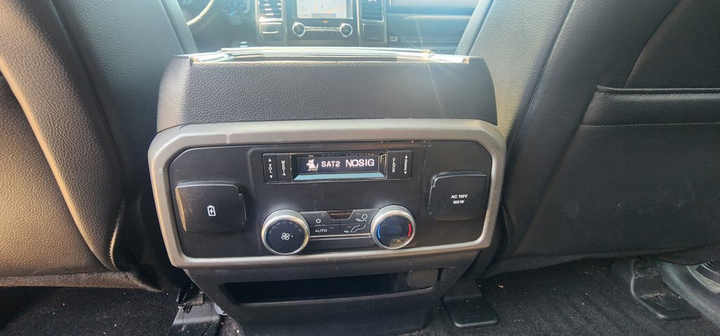 Used 2020 Ford Expedition XLT w/ Equipment Group 202A AWD/4WD image 22