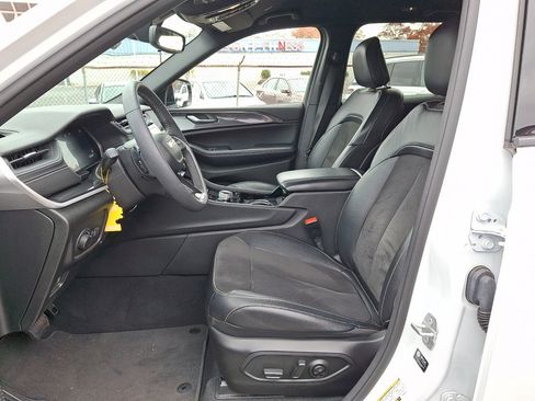 Used 2023 Jeep Grand Cherokee Altitude image 23