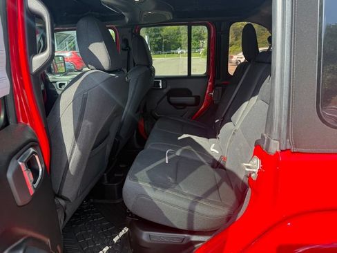 Used 2024 Jeep Wrangler Unlimited w/ Convenience Group AWD/4WD image 4
