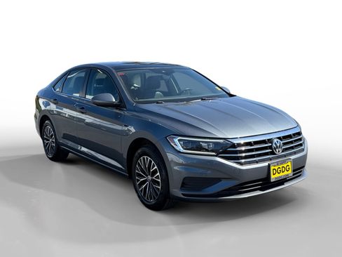 Used 2019 Volkswagen Jetta SEL w/ Cold Weather Package FWD image 7