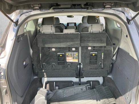 Used 2021 Toyota Sienna LE FWD image 23