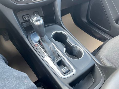 Used 2018 Chevrolet Equinox LT w/ Sun & Infotainment Package image 19