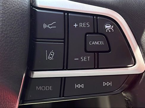 Used 2022 Toyota Highlander LE FWD image 20