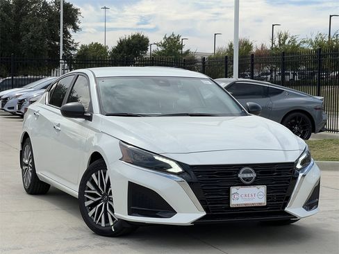 New 2025 Nissan Altima 2.5 SV image 2