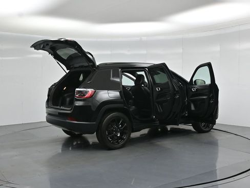 Used 2022 Jeep Compass Latitude FWD image 5