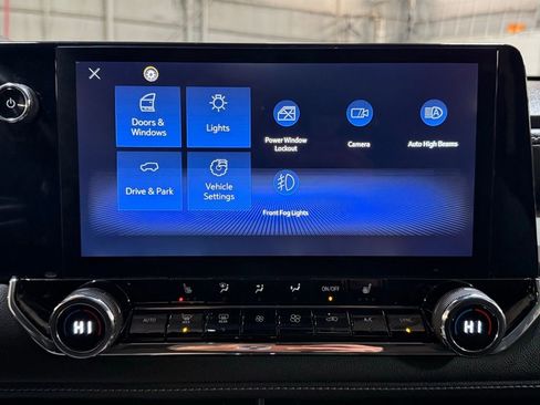 Used 2023 Chevrolet Colorado LT w/ LT Convenience Package II AWD/4WD image 11