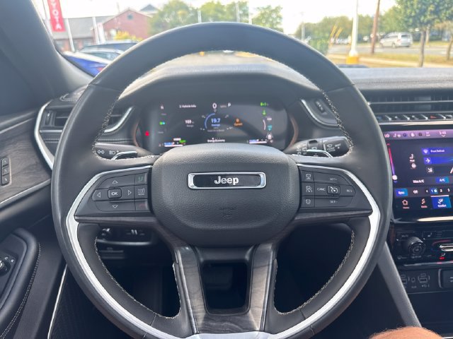 Used 2024 Jeep Grand Cherokee Limited 4xe AWD/4WD image 17