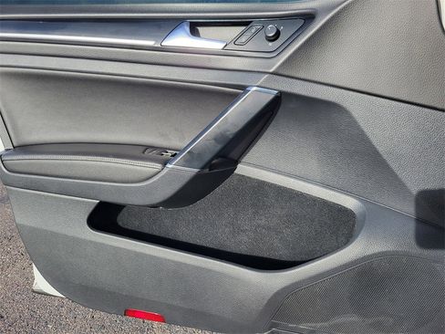 Used 2017 Volkswagen Golf R 4-Door image 14