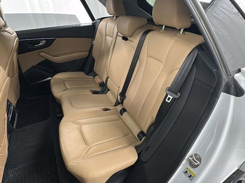 Used 2023 Audi Q8 Prestige image 12