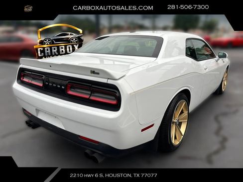 Used 2017 Dodge Challenger R/T w/ Driver Convenience Group RWD image 5