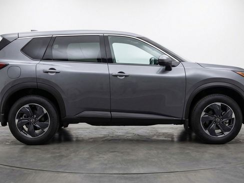 Used 2025 Nissan Rogue SV AWD/4WD image 11