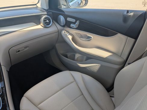 Used 2021 Mercedes-Benz GLC 300 w/ Premium Package image 18