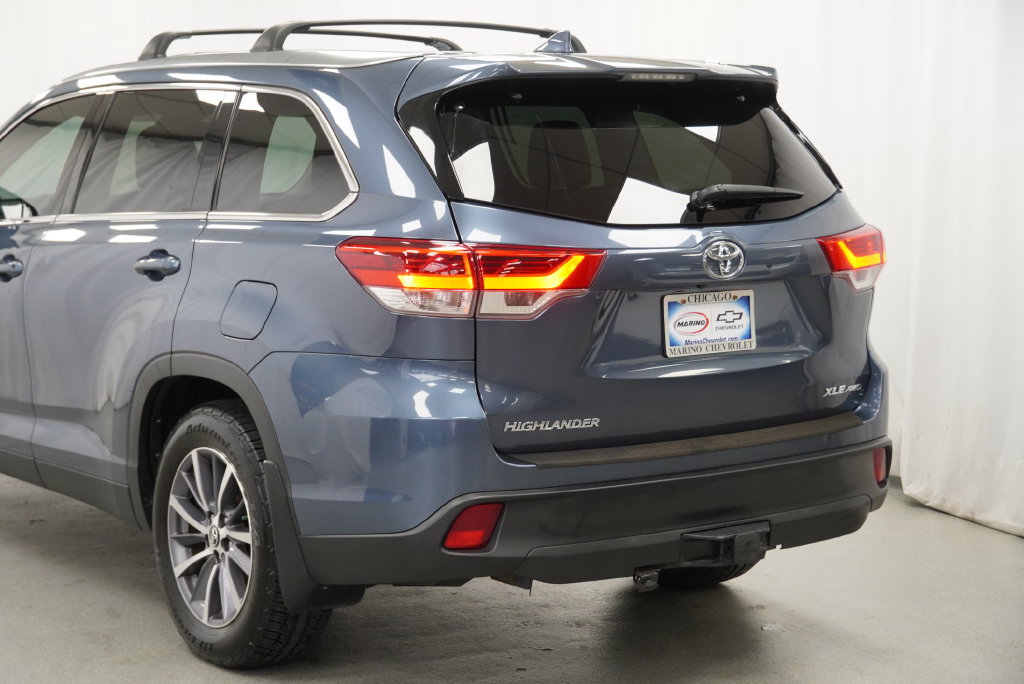 Used 2019 Toyota Highlander XLE AWD/4WD image 16