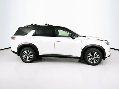Used 2025 Nissan Pathfinder SL AWD/4WD image 10