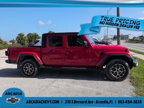 Used 2024 Jeep Gladiator Sport AWD/4WD image 3