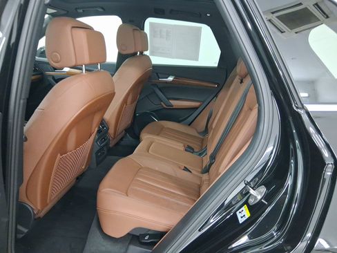 Used 2023 Audi Q5 2.0T Premium w/ Convenience Package image 11