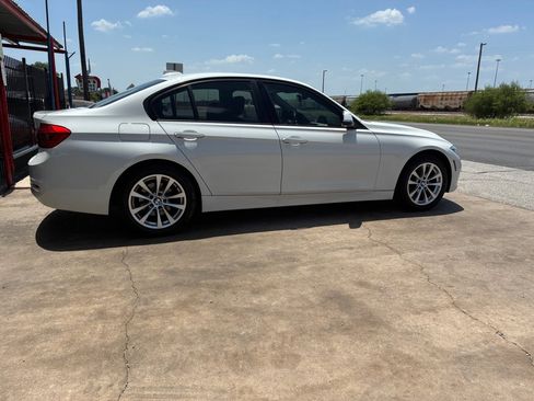 Used 2017 BMW 320i Sedan RWD image 13