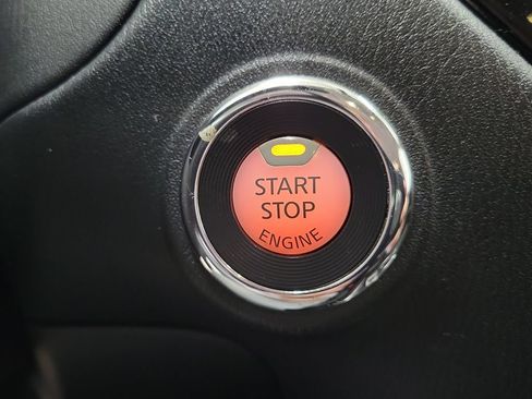 Used 2020 Nissan Pathfinder S FWD image 29