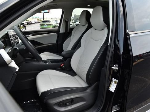 New 2026 Volkswagen Tiguan SE AWD/4WD image 19