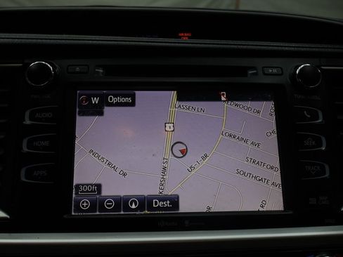 Used 2015 Toyota Highlander XLE image 24