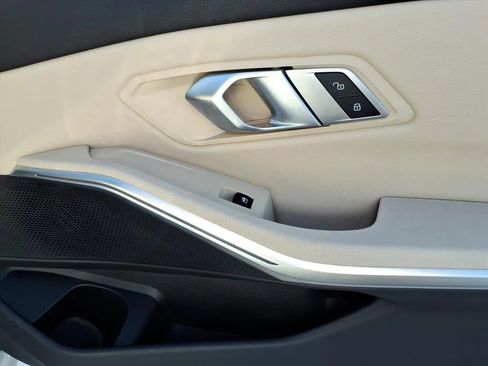 Used 2021 BMW 330i xDrive Sedan w/ Convenience Package image 8