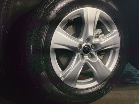 Certified 2023 Toyota Highlander LE image 5