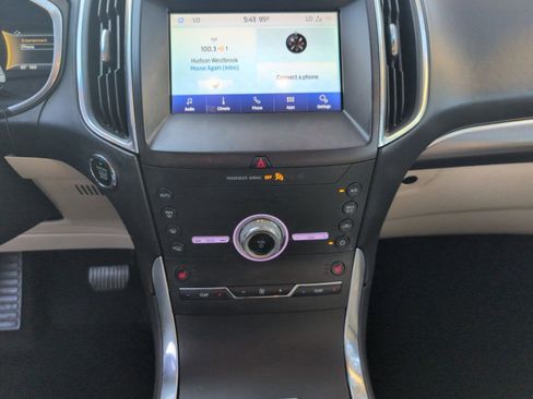 Used 2020 Ford Edge Titanium image 13