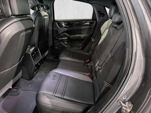 Used 2021 Porsche Cayenne Coupe image 19