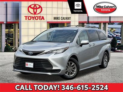 Used 2022 Toyota Sienna LE
