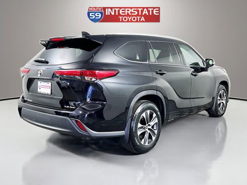 Used 2022 Toyota Highlander XLE image 7
