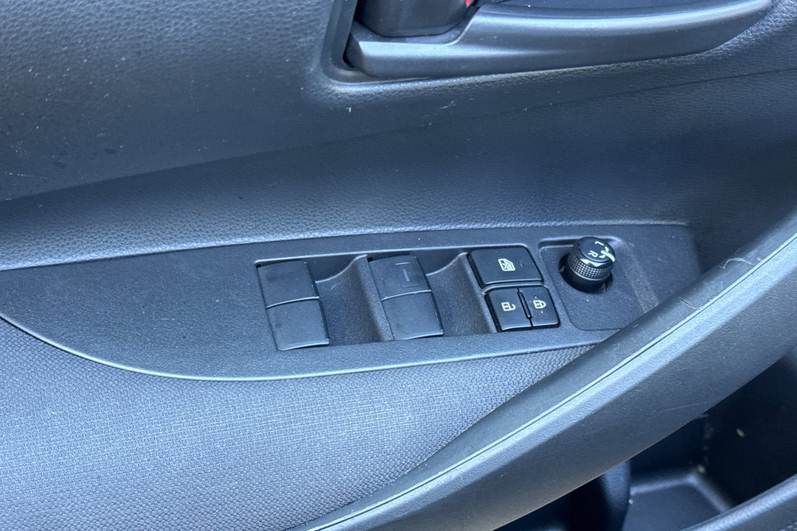 Used 2023 Toyota Corolla LE w/ Carpet Mat Package (TMS) FWD image 15