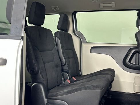 Used 2019 Dodge Grand Caravan SE FWD image 13