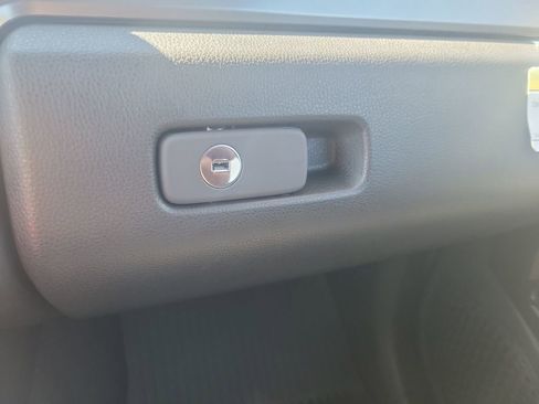 Certified 2025 Toyota Tacoma SR5 image 39