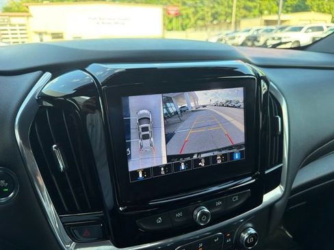 Used 2022 Chevrolet Traverse RS FWD image 19