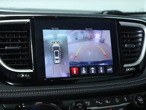 Used 2023 Chrysler Pacifica Touring-L w/ Uconnect Theater Family Group AWD/4WD image 31