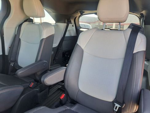 Used 2022 Toyota Sienna XSE AWD/4WD image 24