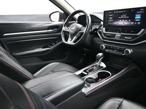 Used 2024 Nissan Altima 2.5 SR w/ SR Premium Package FWD image 15