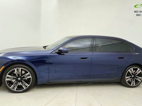 Used 2023 BMW 760i xDrive AWD/4WD image 3