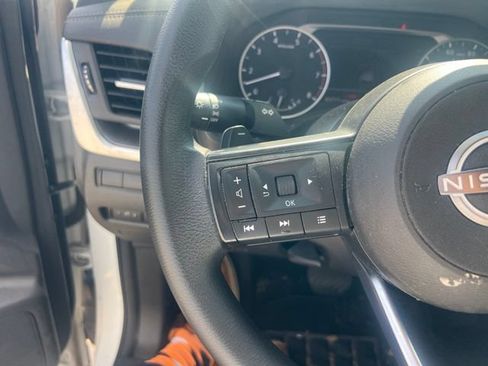 Used 2024 Nissan Rogue SV FWD image 12