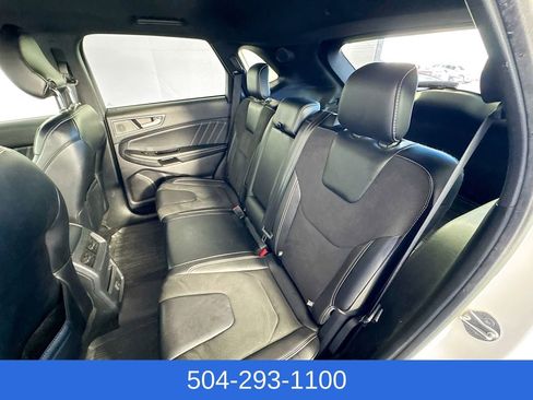Used 2019 Ford Edge ST image 24