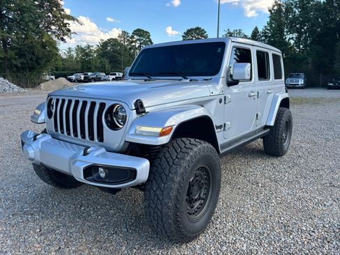 Used 2023 Jeep Wrangler Unlimited Sahara AWD/4WD image 9