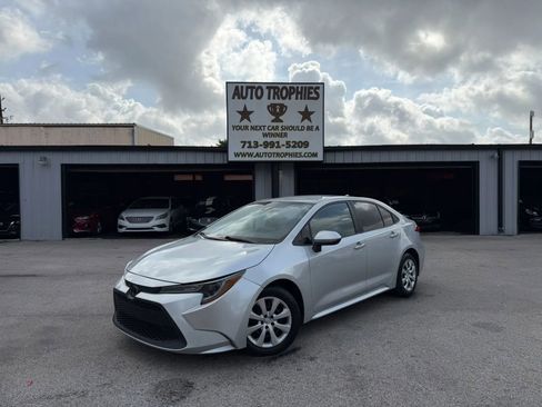 Used 2021 Toyota Corolla LE image 1