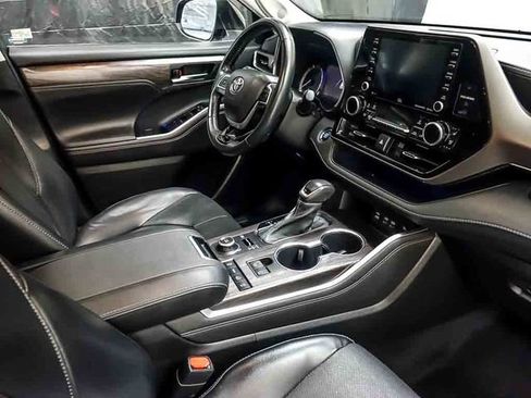 Used 2022 Toyota Highlander Limited AWD/4WD image 30