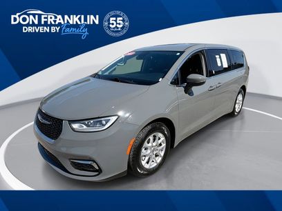 Used 2023 Chrysler Pacifica Touring-L