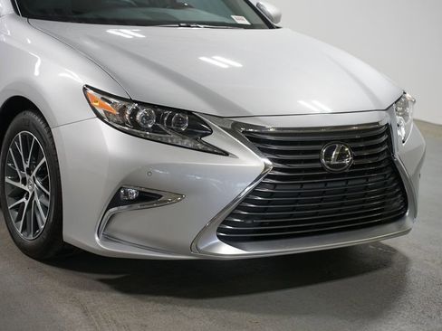 Used 2018 Lexus ES 350 w/ Luxury Package w/Wood Trim FWD image 4