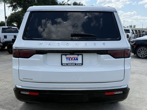 Used 2023 Jeep Wagoneer 4WD w/ Premium Group I image 6