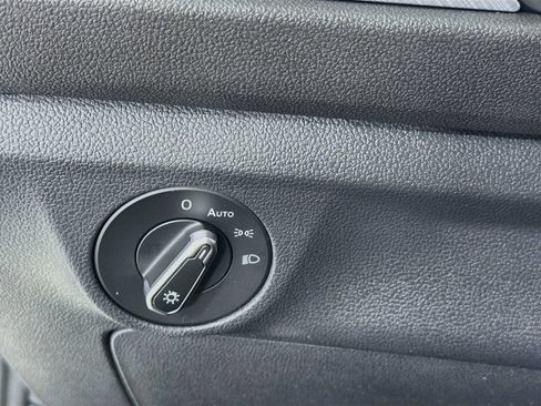 Used 2023 Volkswagen Jetta SE FWD image 10
