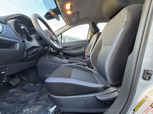 Used 2025 Nissan Versa SV image 25