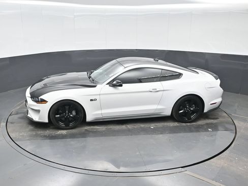 Used 2022 Ford Mustang GT w/ Black Accent Package RWD image 25
