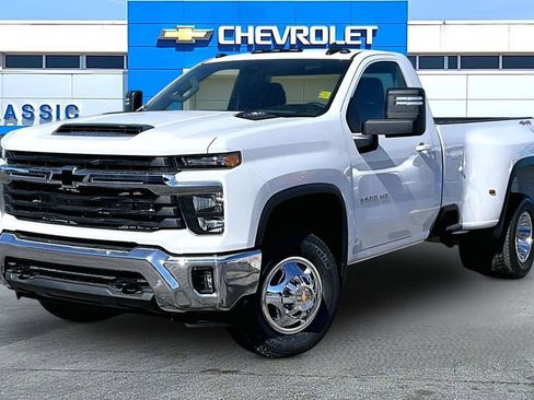 New 2026 Chevrolet Silverado 3500 LT image 2